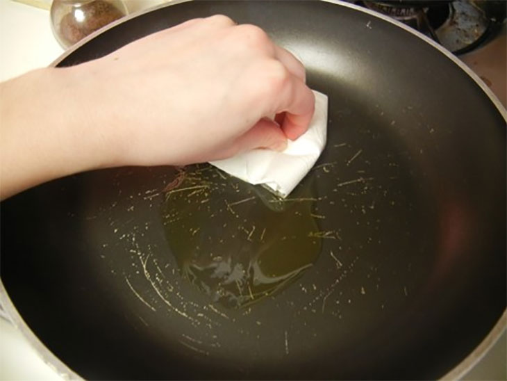 Thay chảo mới khi lớp Whitford đã bong tróc